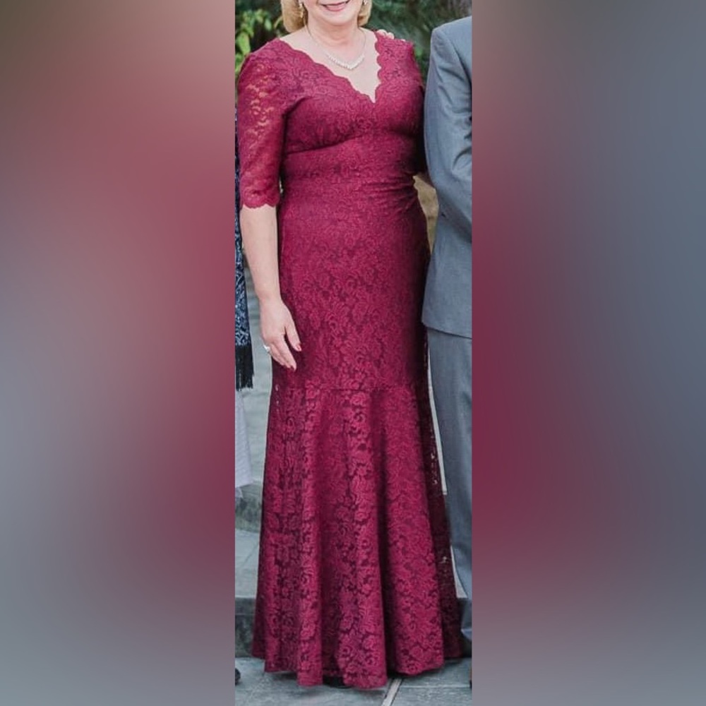 Maroon/ Burgundy Formal Dress- perfect for mother of the bride/groom dress!